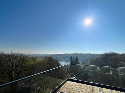 View (from property/room), Balcony/Terrace, River view