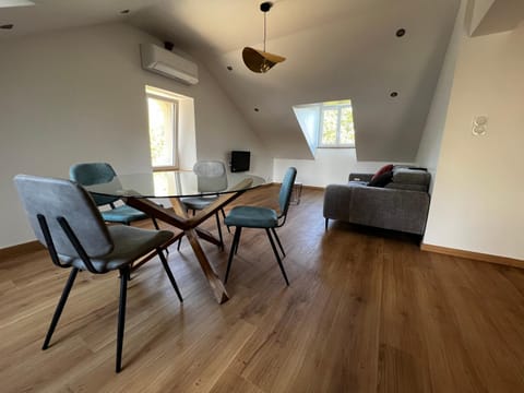 TV and multimedia, Living room, Dining area