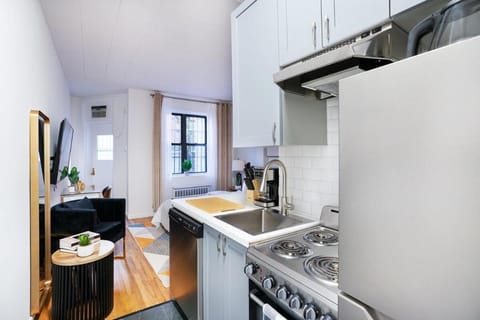 74-1C New Studio With private outdoors - GYM Wohnung in Upper West Side