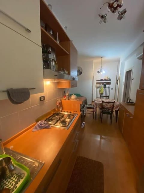 Kitchen or kitchenette, Food and drinks, Dining area, Food, pet friendly