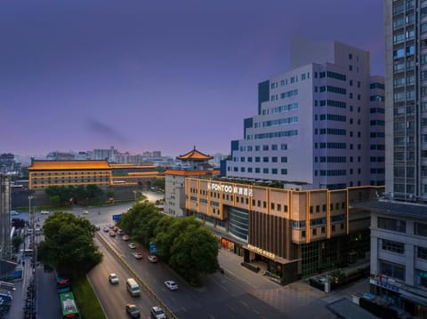 Property building, Neighbourhood, City view, Street view, Location