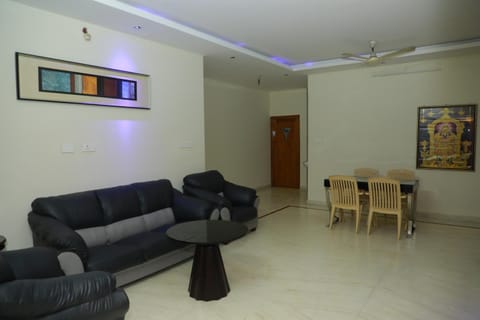 Hill View Paradise Villa - duplex with private theater & 2bhk - A Golden Group Of Premium Home Stays - tirupati Alojamiento y desayuno in Tirupati