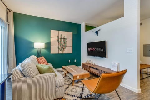 Spacious CozySuites on I-35 w pool and parking #01 Condominio in Wells Branch