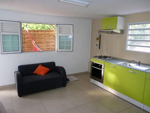 Logement dans un lieu calme et verdoyant à proximité de tout avec Jacuzzi!!! Appartamento in Basse-Terre, Guadeloupe