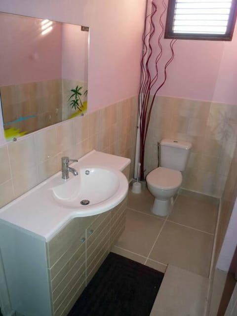 Logement dans un lieu calme et verdoyant à proximité de tout avec Jacuzzi!!! Appartamento in Basse-Terre, Guadeloupe