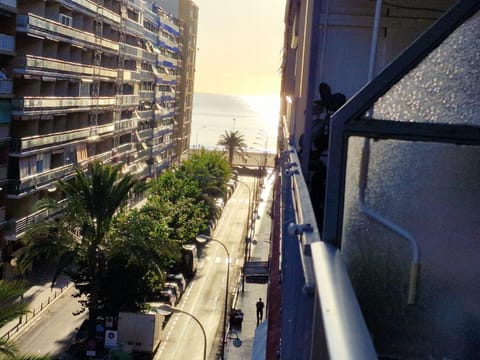 Sea view, Street view