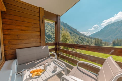 Balcony/Terrace, Mountain view