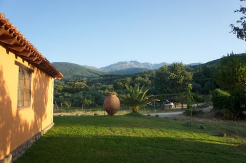 LA MOGORRA House in Candeleda