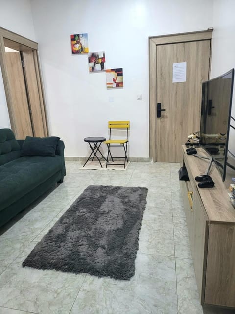 BDA APARTMENT - One Bedroom with Parlor, Free Wi-Fi, Netflix, Smart TV, Kitchen, PlayStation 4, 24 Hours Electricity, Located In Wuse Condo in Abuja