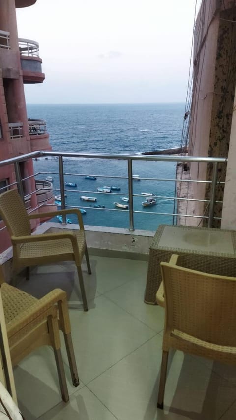 شقة فندقية ترى البحر جانبي كود 12231 Apartment in Alexandria