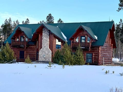 The Wyoming Lodge and Game Room House in Dubois
