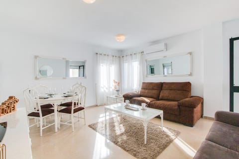 Close to the beach, 5 minutes walk Apartment in San Luis de Sabinillas