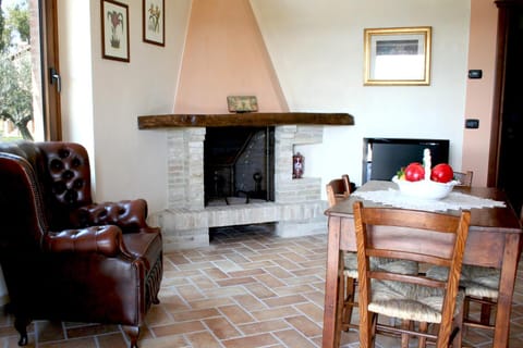 Kitchen or kitchenette, Seating area