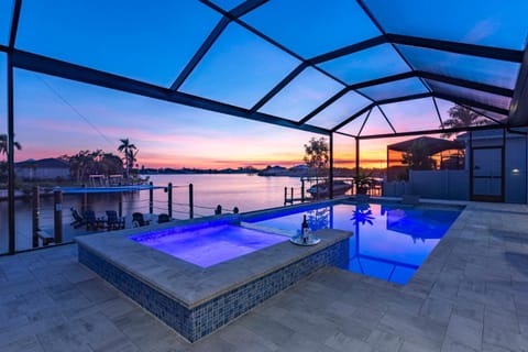 It's a GOLD RUSH! Paddleboard, Kayak, Saltwater Pool & Spa - Villa Sea'n Coastal View - Roelens House in Cape Coral