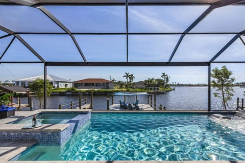 It's a GOLD RUSH! Paddleboard, Kayak, Saltwater Pool & Spa - Villa Sea'n Coastal View - Roelens House in Cape Coral