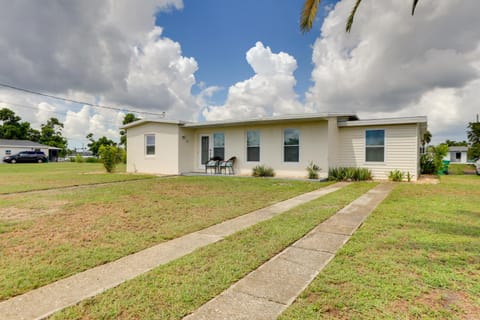 Pet-Friendly Port Charlotte Home with Canal Access! Haus in Port Charlotte