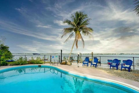 Great After Milton-gorgeous Waterfront! Io Villa in Manasota Key