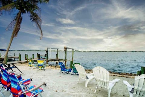 Great After Milton-gorgeous Waterfront!rm Chalet in Manasota Key