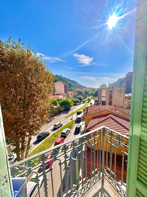Spring, Neighbourhood, Balcony/Terrace