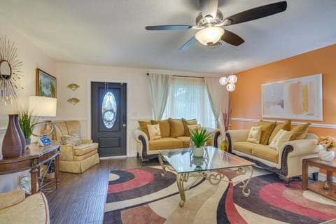 Welcoming Sunrise Retreat with Private Backyard House in Lauderhill