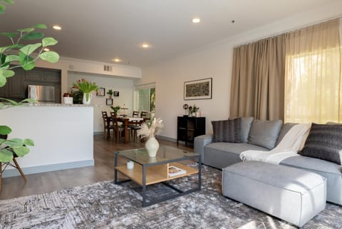 Charming2bdcondo On Sunsetstrip Condo in West Hollywood