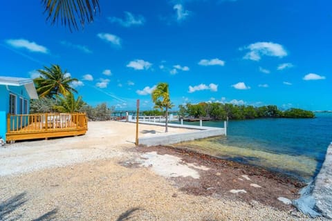 Waterfront Captain House with Boat Basin & Ramp Casa in Little Torch Key