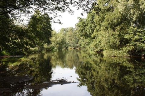 Rural Retreat w/ Hot Tub & River, Sleeps 12 Guests House in Malvern Hills District