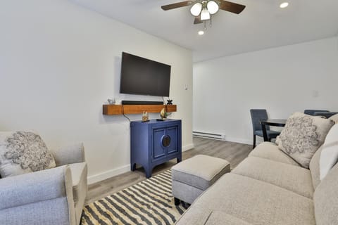 M20 Rentals Modern Apartment 2bd 1ba Centrally Located Salem, NH Condo in Methuen