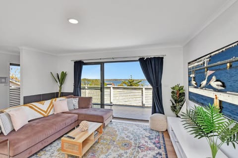 New Property Seabreeze Bungalow - Lakeview Sunset Delight at Sunshine on Lake Macquarie House in Lake Macquarie