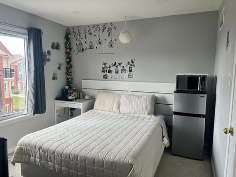 Private, Secure, Immaculate & Cozy Room Location de vacances in Brampton