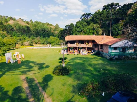 Chácara de lazer e eventos a 30 km de Curitiba, PISCINA, CHURRASQUEIRA, LAREIRA, 5 quartos Casa de 380m2 em 22 alqueires na natureza preservada House in State of Paraná