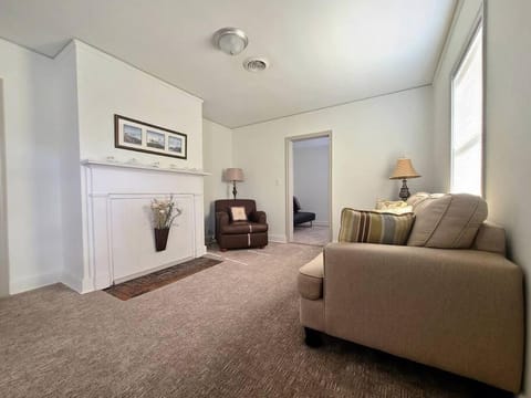 Relax with the Whole Family, 6 minutes to Base Casa in Jacksonville