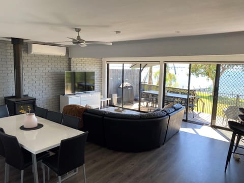 Absolute Waterfront at Woodlands House in Yarrawonga