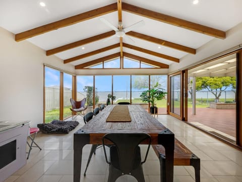 Dining area, Lake view, Lake view