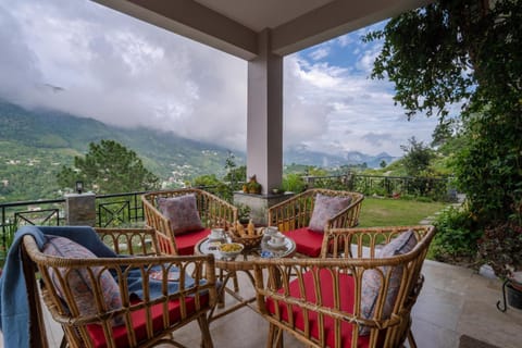 Garden, Balcony/Terrace, Seating area, Garden view, Mountain view, Breakfast