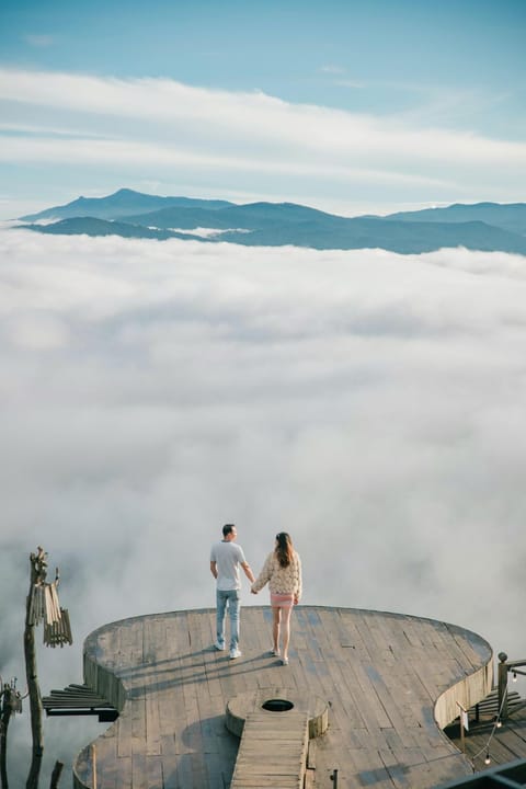 People, Natural landscape, Guests