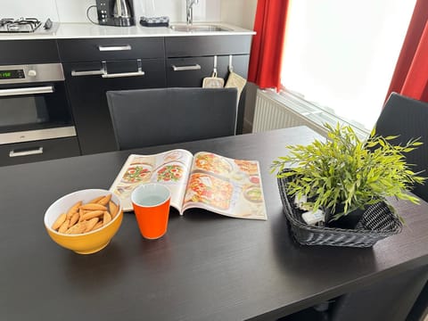 Dining area, kitchen