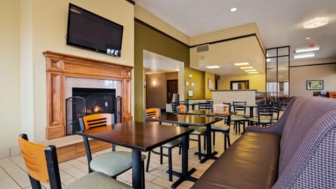 Best Western Ambassador Inn & Suites Hotel in Wisconsin Dells
