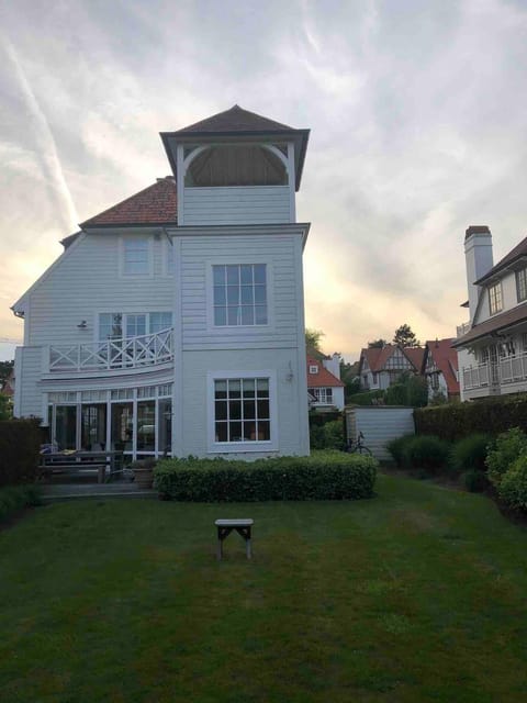 High end Villa in the hart of Knokke Zoute close to the beach and shoping area House in Knokke-Heist