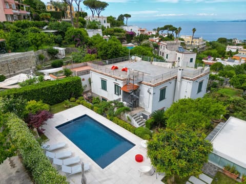 Property building, Bird's eye view, Swimming pool