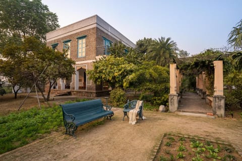 LohonoStays Library Sadhrana Bagh Villa in Gurugram