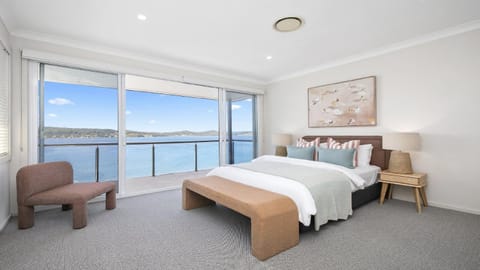 Waters Edge - Point Clare - Pool - Spa - Private Jetty House in Central Coast