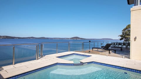 Waters Edge - Point Clare - Pool - Spa - Private Jetty House in Central Coast