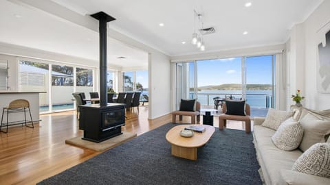 Waters Edge - Point Clare - Pool - Spa - Private Jetty House in Central Coast