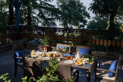 Garden, View (from property/room), Balcony/Terrace, Food and drinks, Dining area, Garden view, Breakfast, Dinner