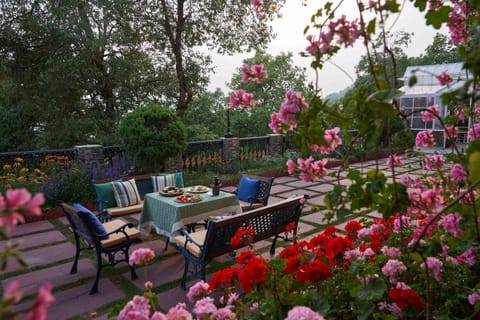 Garden, Seating area, Dining area, Garden view, Breakfast