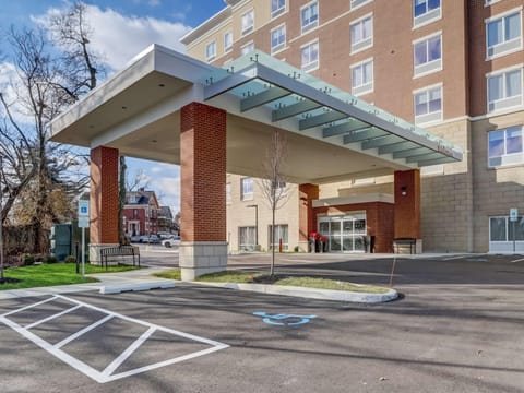 Hampton Inn & Suites Cincinnati Midtown Rookwood Hotel in Cincinnati