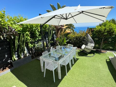 Spring, Day, Garden, Dining area, Garden view, Sea view