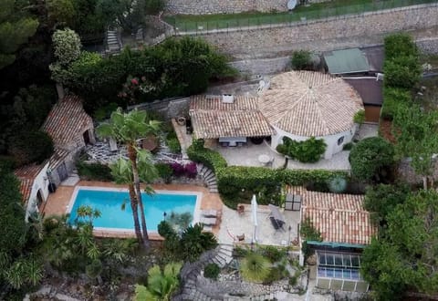 Villa Mougins vue Mer sur Baie de Cannes, Piscine Villa in Mouans-Sartoux