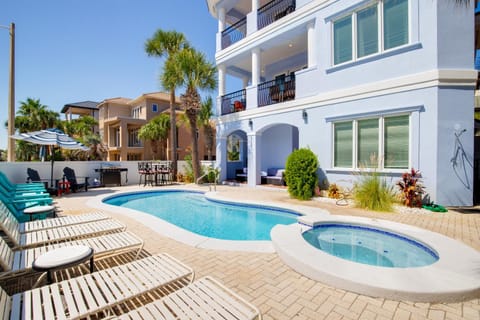 Golf Cart Beach Views Private Pool and Hot Tub House in Destin